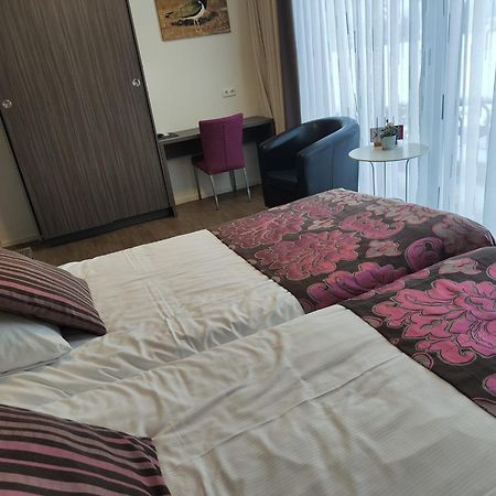 B&B Hotel De Vrije Vogel Elsloo  Bagian luar foto