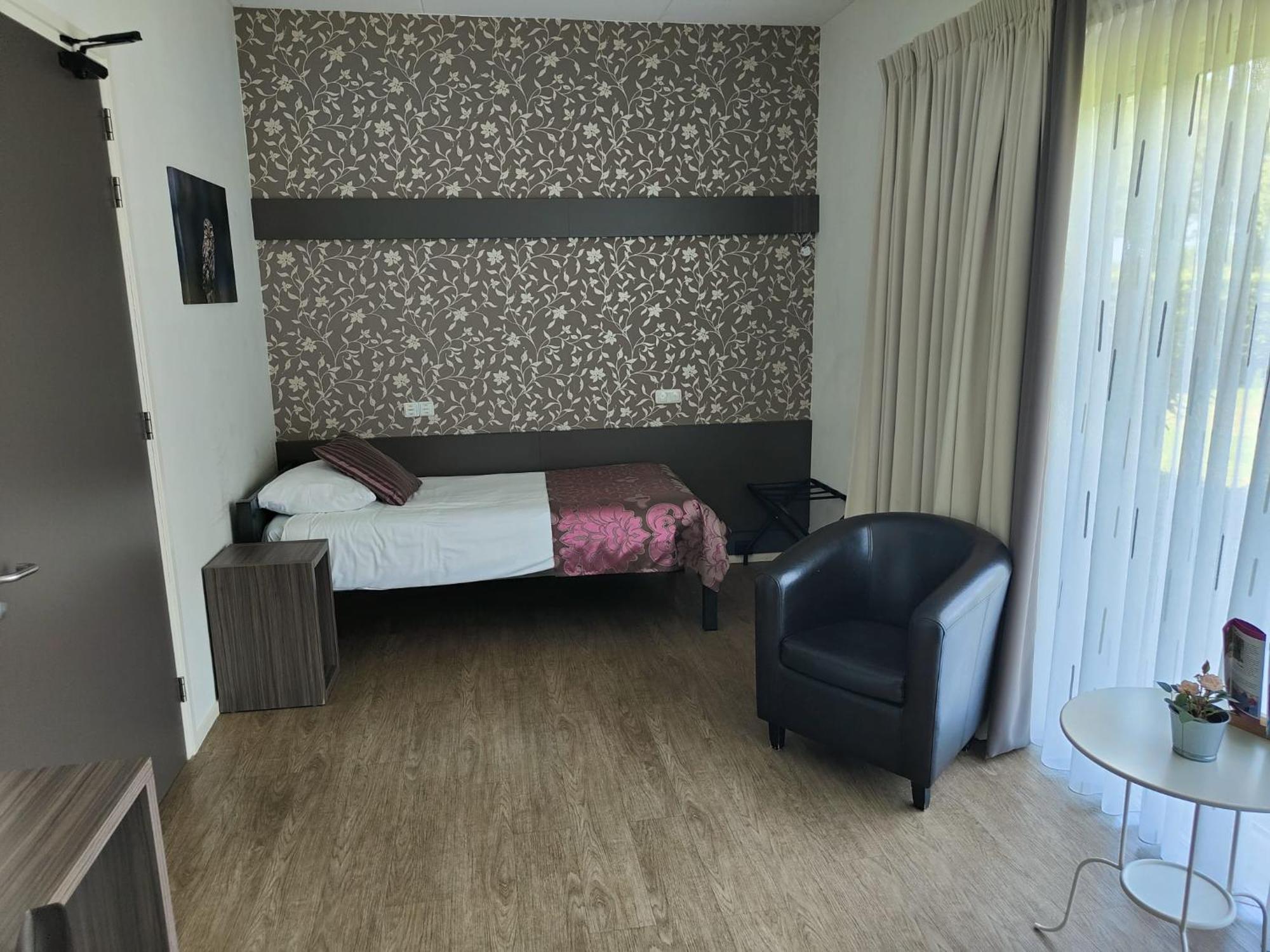 B&B Hotel De Vrije Vogel Elsloo  Bagian luar foto