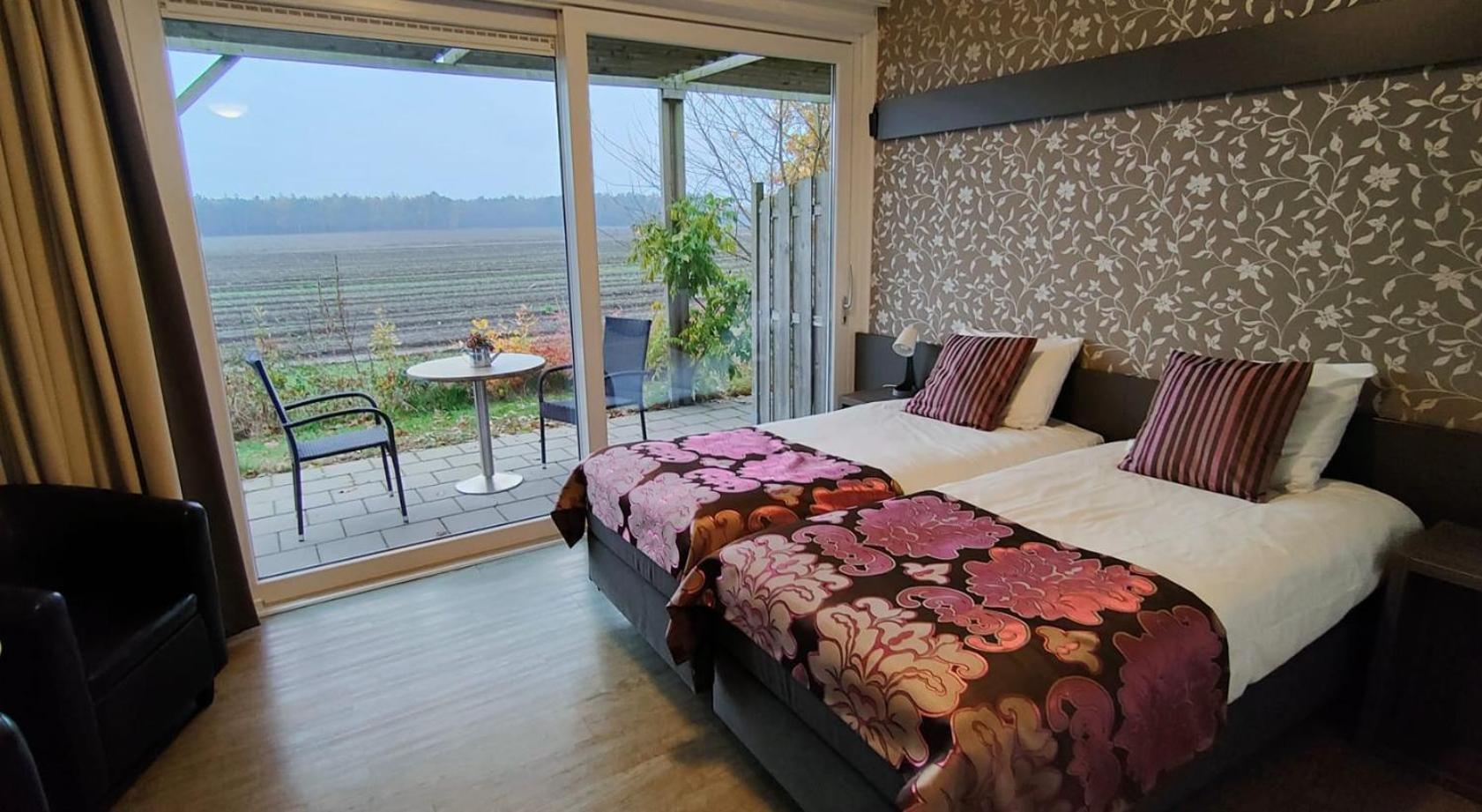 B&B Hotel De Vrije Vogel Elsloo  Bagian luar foto